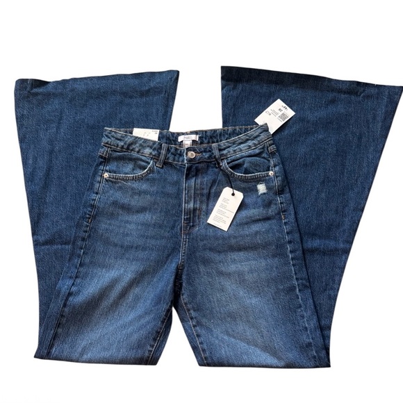 Forever 21 Daisy Embroidered High-Rise Flare Jeans. - Picture 2 of 4